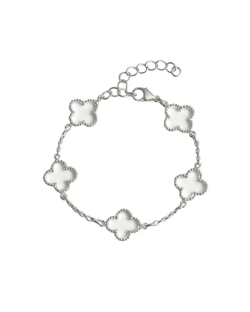 Pulsera de acero blanco con dijes trébol calados – Numena Joyas