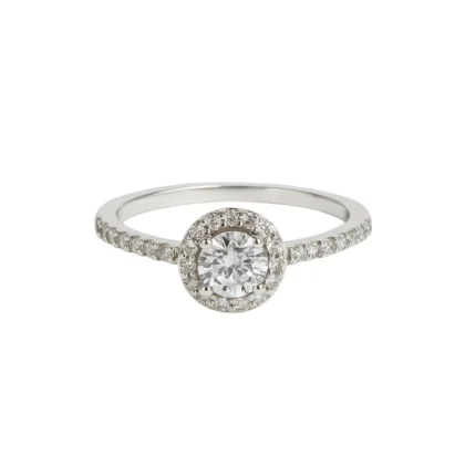 Anillo de acero blanco con circonia redonda central y halo de brillantes – Numena Joyas